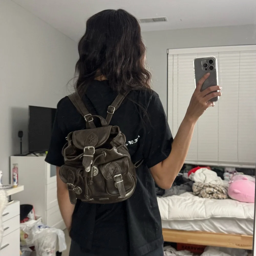 Vintage Leather Backpack - Picture 9 of 9